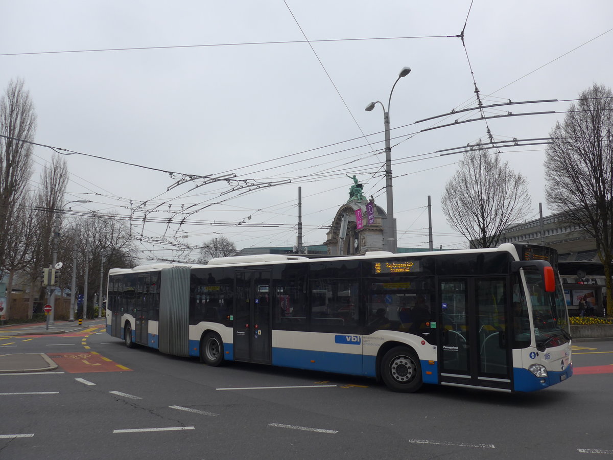 (189'336) - VBL Luzern - Nr. 185/LU 15'012 - Mercedes am 17. M�rz 2018 beim Bahnhof Luzern