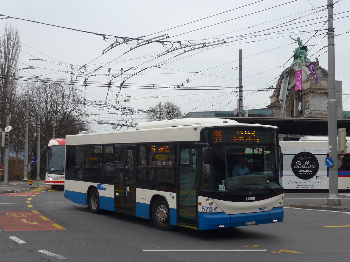 (189'339) - VBL Luzern - Nr. 575/LU 15'102 - Scania/Hess am 17. M�rz 2018 beim Bahnhof Luzern