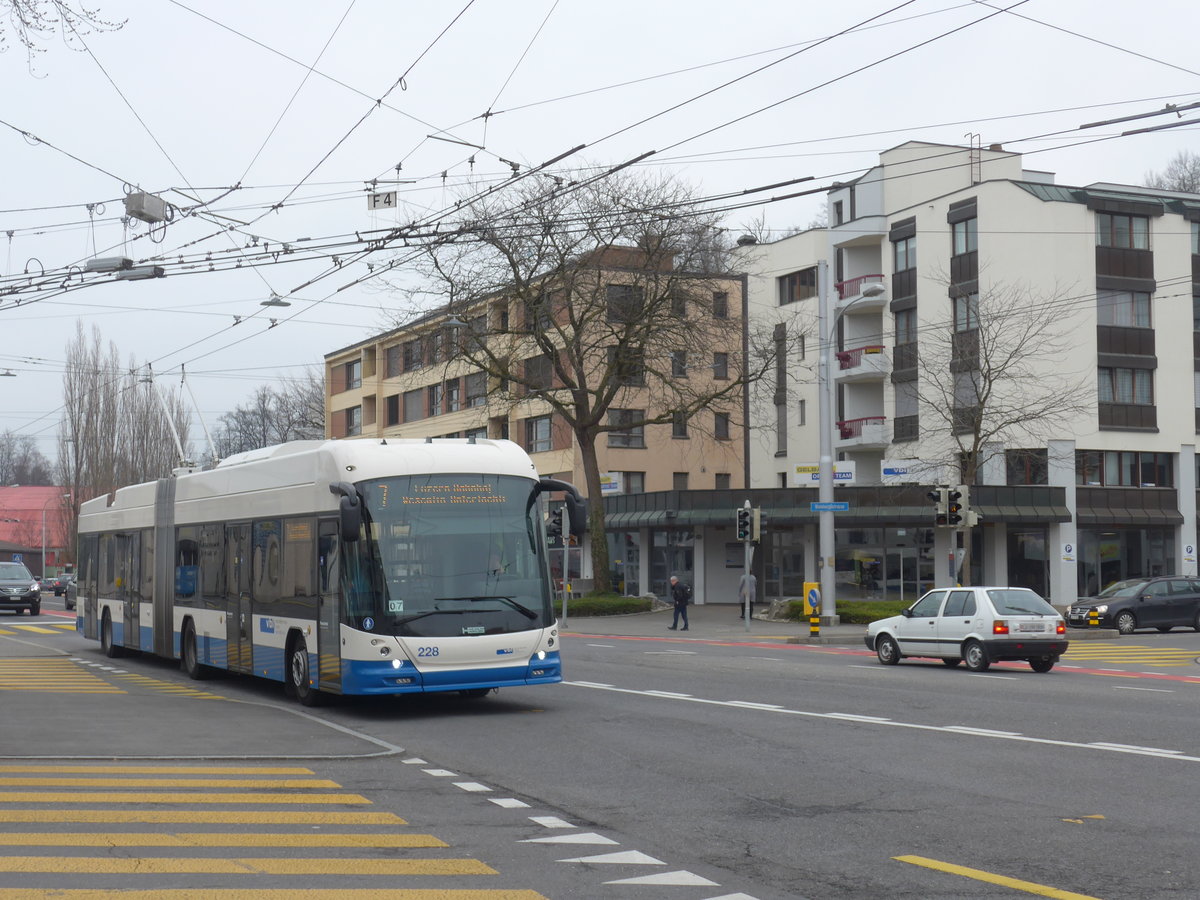 (189'349) - VBL Luzern - Nr. 228 - Hess/Hess Gelenktrolleybus am 17. M�rz 2018 in Luzern, Weinbergli