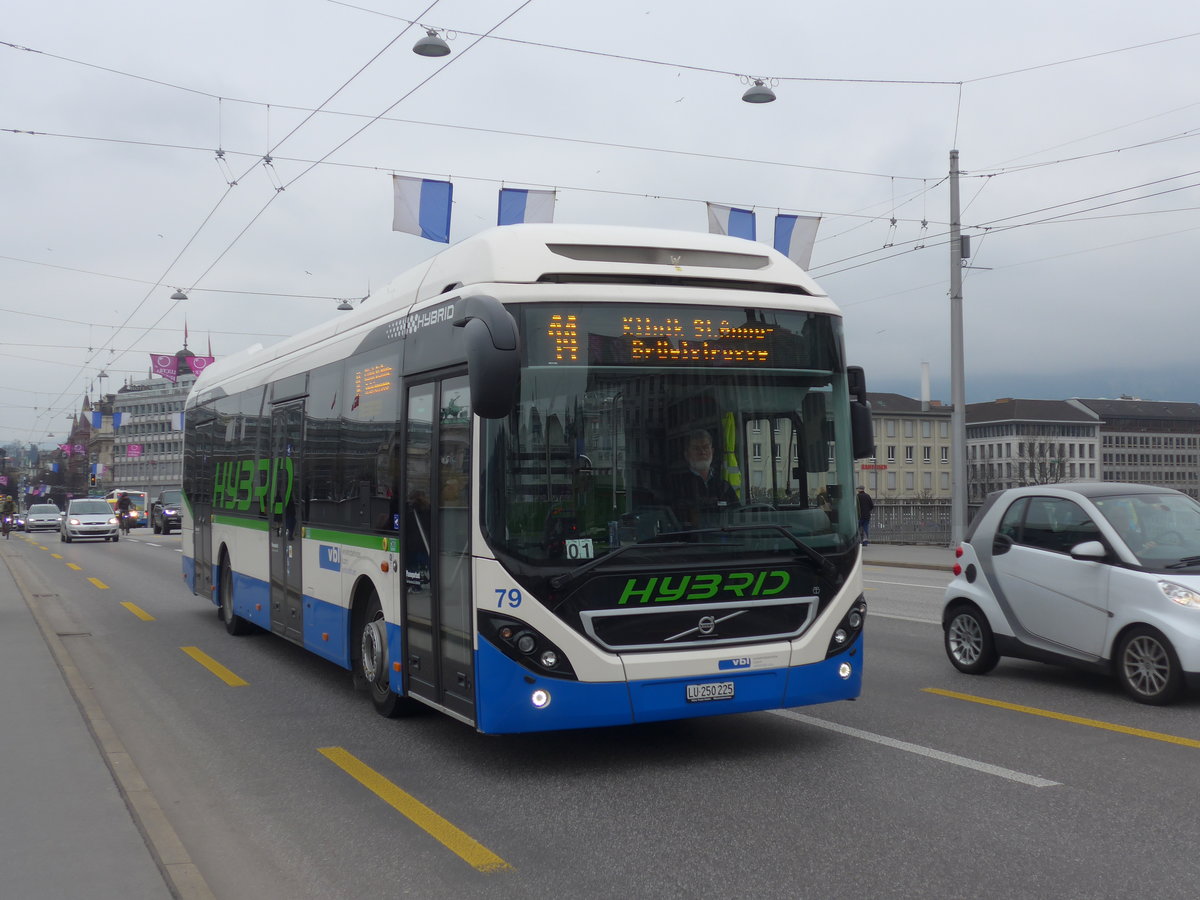 (189'371) - VBL Luzern - Nr. 79/LU 250'225 - Volvo am 17. M�rz 2018 in Luzern, Bahnhofbr�cke