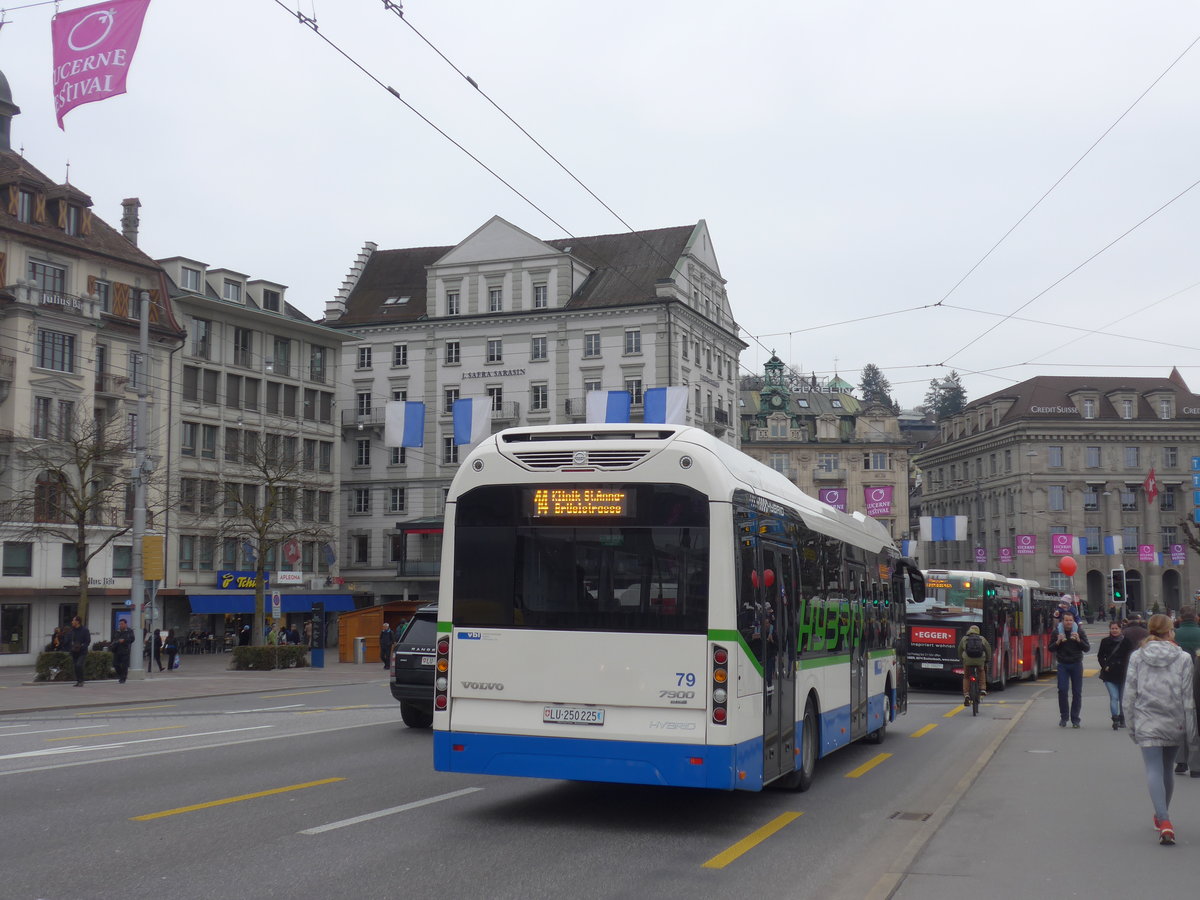 (189'372) - VBL Luzern - Nr. 79/LU 250'225 - Volvo am 17. M�rz 2018 in Luzern, Bahnhofbr�cke