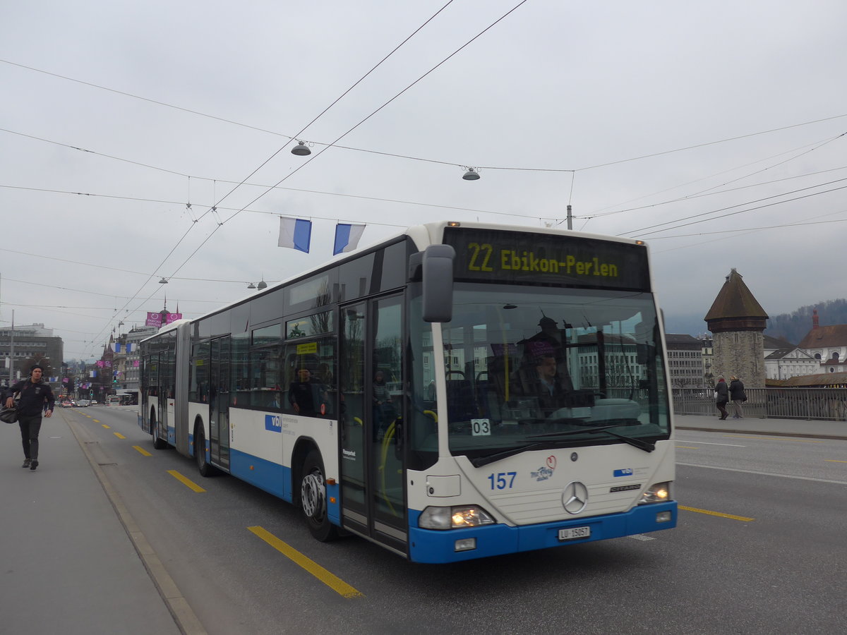 (189'375) - VBL Luzern - Nr. 157/LU 15'057 - Mercedes am 17. M�rz 2018 in Luzern, Bahnhofbr�cke