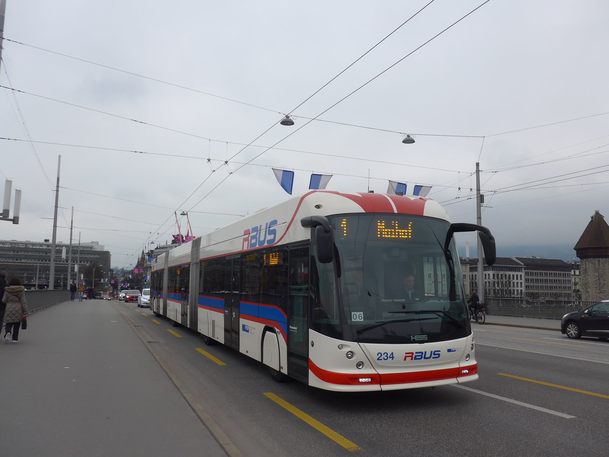 (189'379) - VBL Luzern - Nr. 234 - Hess/Hess Doppelgelenktrolleybus am 17. M�rz 2018 in Luzern, Bahnhofbr�cke