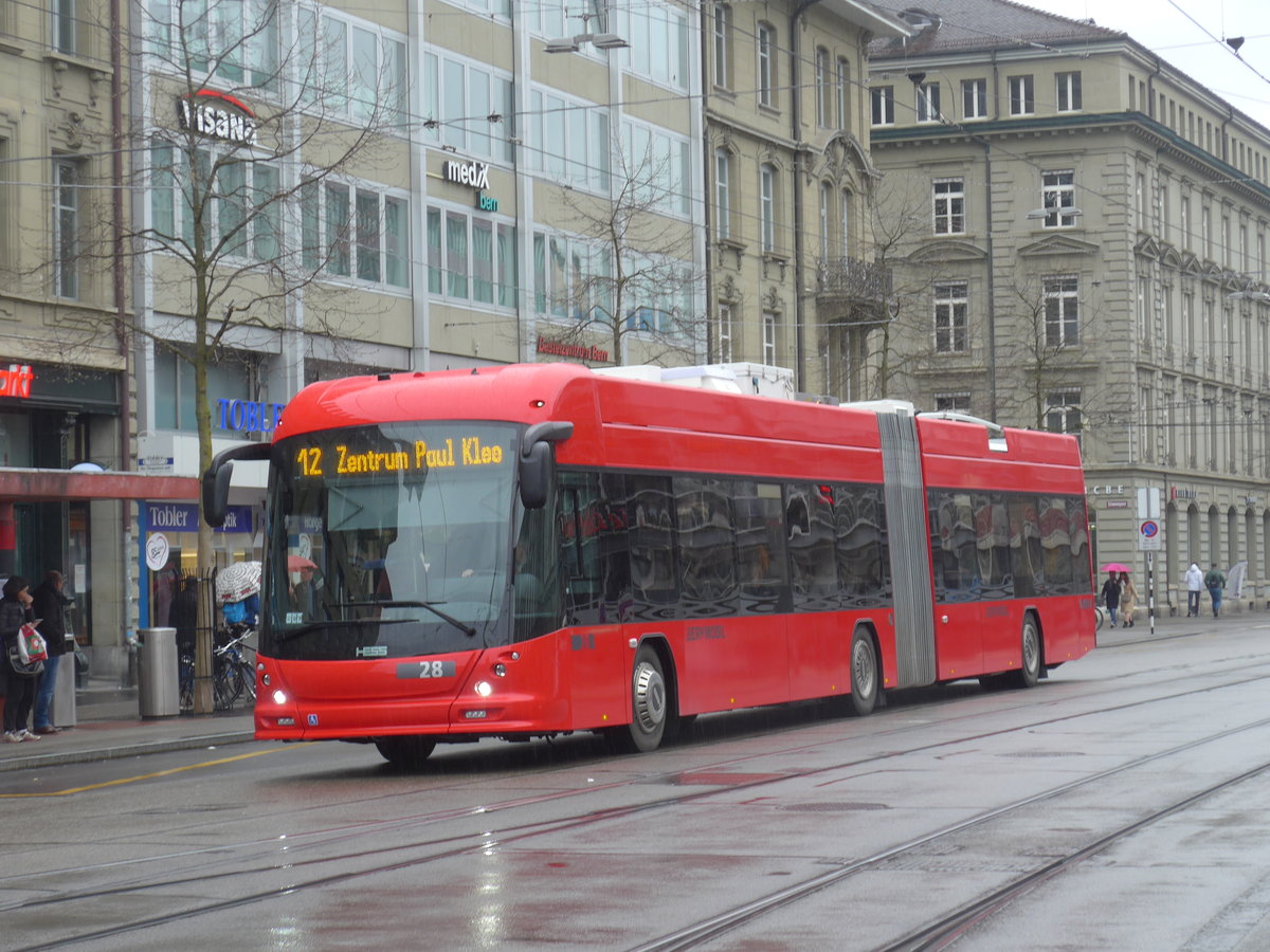 (189'445) - Bernmobil, Bern - Nr. 28 - Hess/Hess Gelenktrolleybus am 17. M�rz 2018 beim Bahnhof Bern