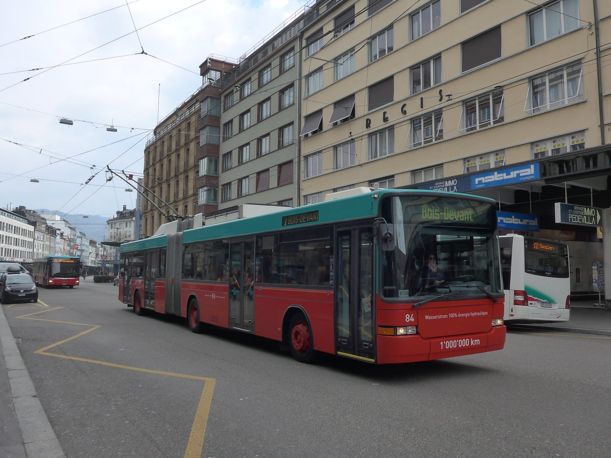 (189'623) - VB Biel - Nr. 84 - NAW/Hess Gelenktrolleybus am 26. M�rz 2018 beim Bahnhof Biel