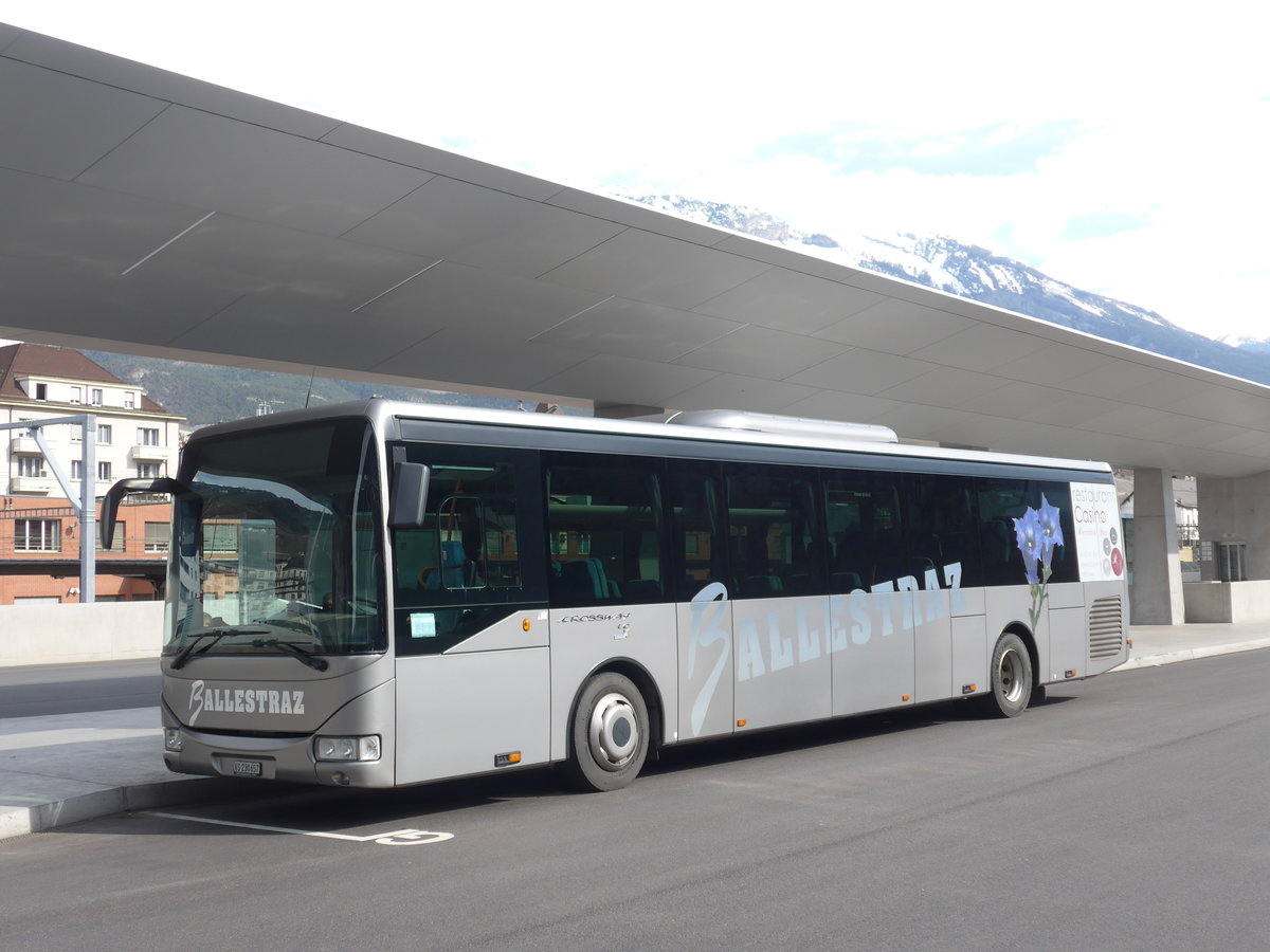 (189'712) - Ballestraz, Gr�ne - VS 230'657 - Irisbus am 30. M�rz 2018 in Sierre, Busbahnhof