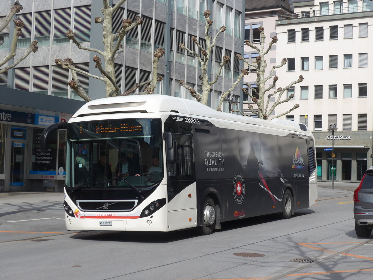(189'721) - BS Sierre - VS 133'230 - Volvo am 30. M�rz 2018 beim Bahnhof Sierre