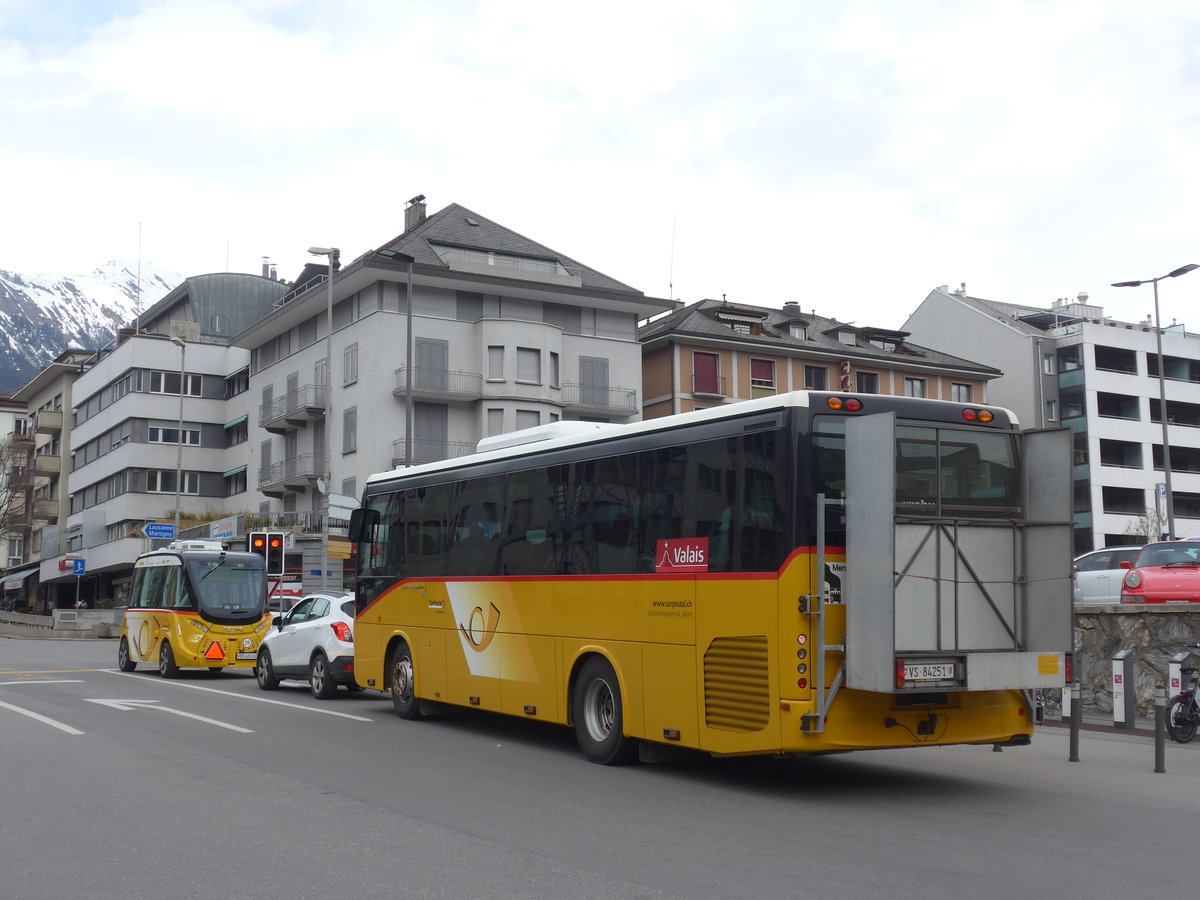 (189'750) - Buchard, Leytron - VS 84'251 - Irisbus (ex Nr. 251) am 30. M�rz 2018 beim Bahnhof Sion