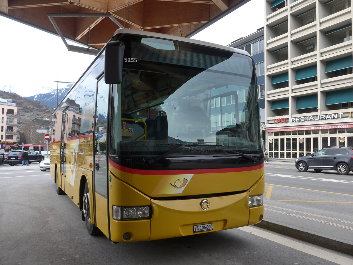 (189'755) - PostAuto Wallis - Nr. 12/VS 106'000 - Irisbus (ex Theytaz, Sion) am 30. M�rz 2018 beim Bahnhof Sion