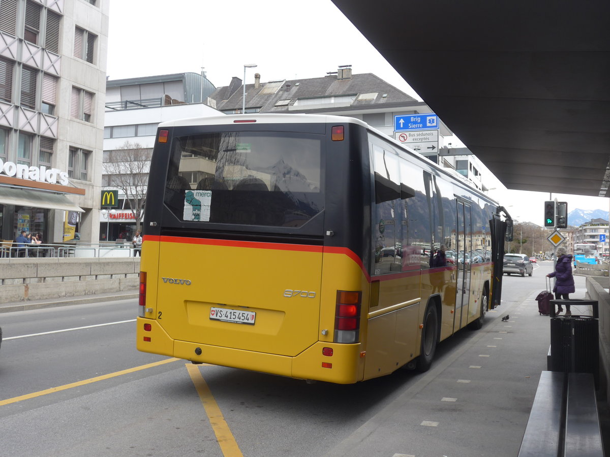 (189'757) - PostAuto Wallis - Nr. 2/VS 415'454 - Volvo am 30. M�rz 2018 beim Bahnhof Sion