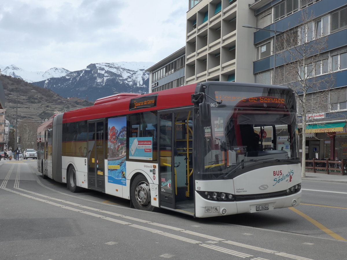 (189'758) - PostAuto Wallis - Nr. 62/VS 84'344 - Solaris am 30. M�rz 2018 beim Bahnhof Sion
