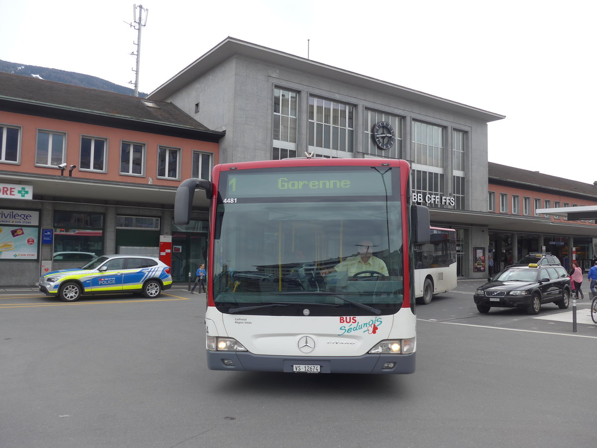 (189'762) - PostAuto Wallis - Nr. 64/VS 12'674 - Mercedes (ex Lathion, Sion Nr. 64) am 30. M�rz 2018 beim Bahnhof Sion
