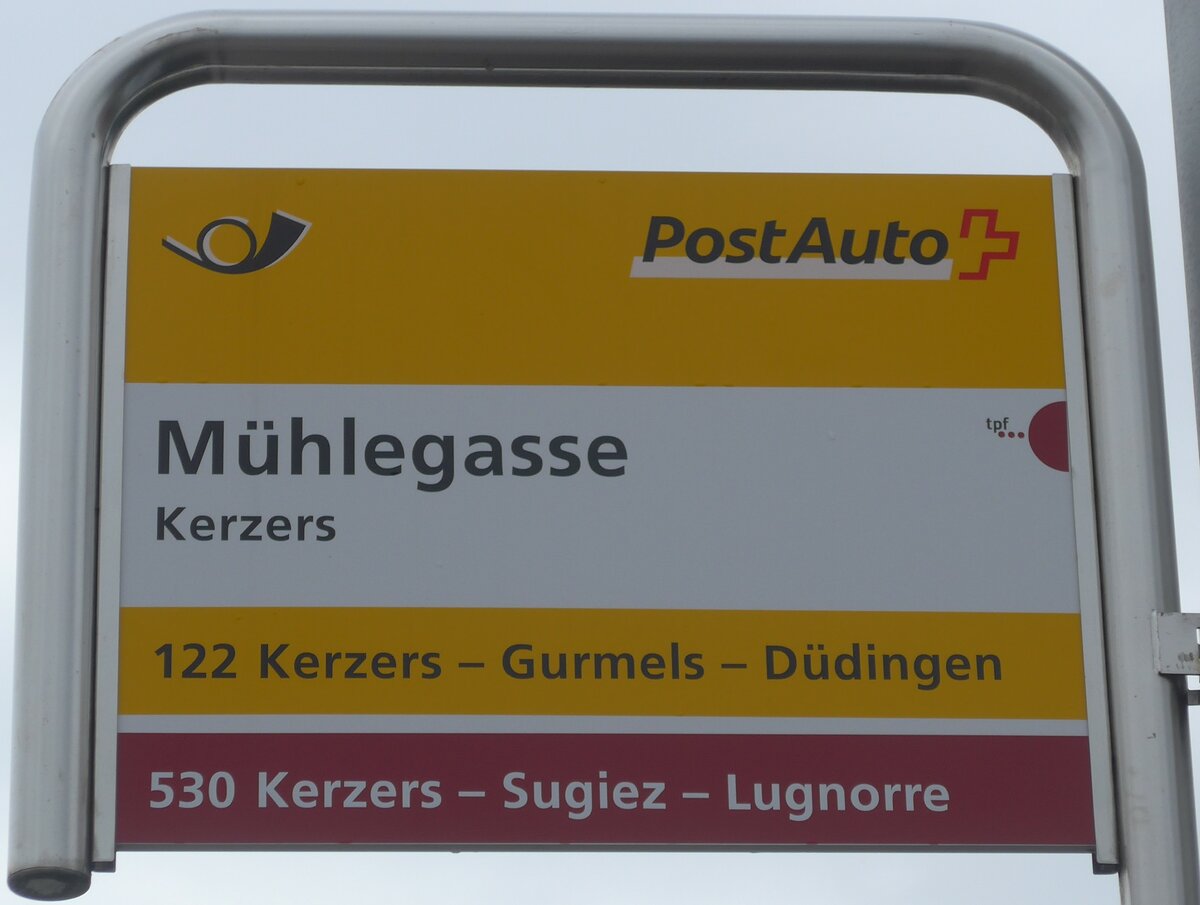 (189'827) - PostAuto/tpf-Haltestellenschild - Kerzers, M�hlegasse - am 1. April 2018