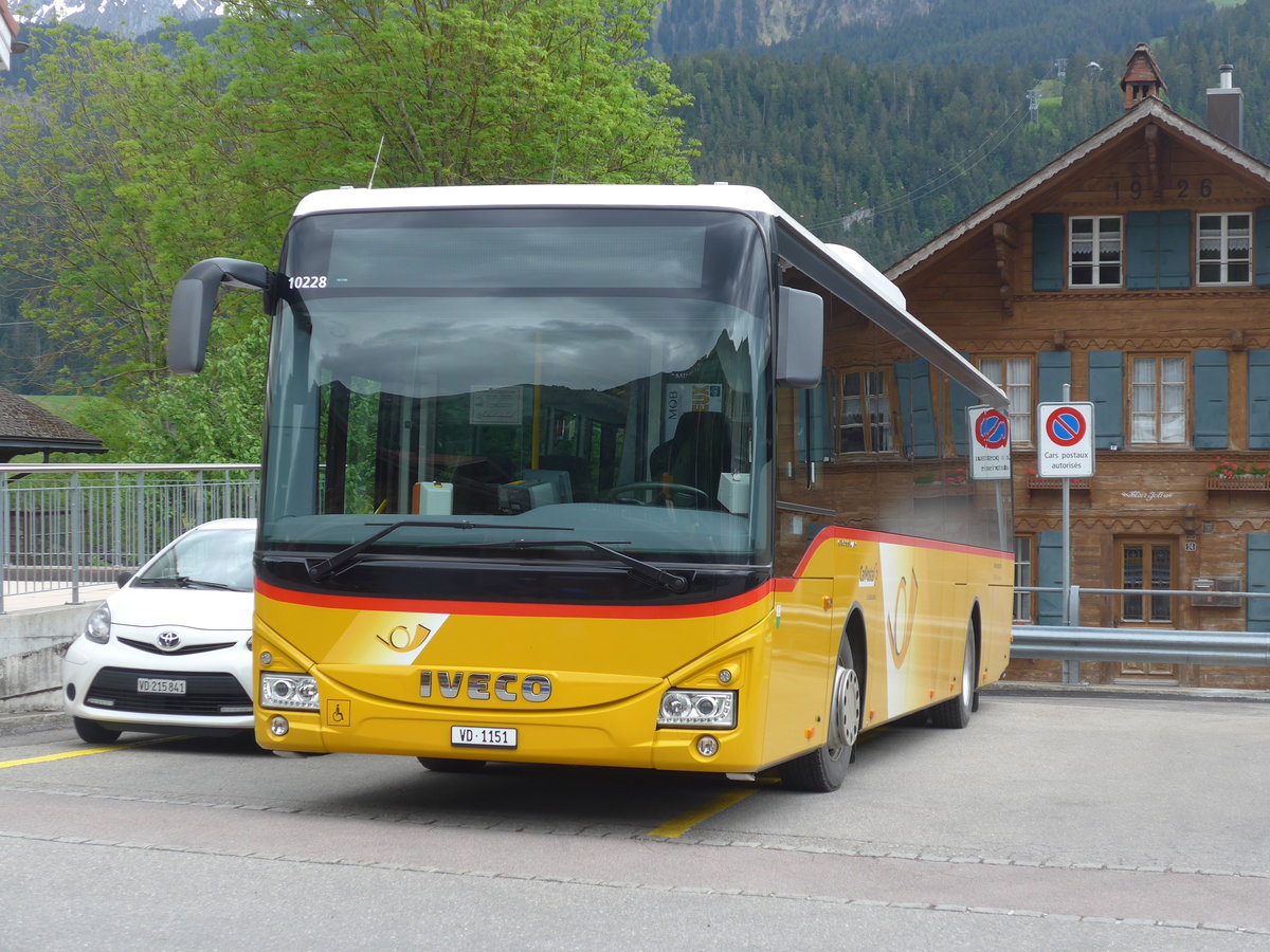 (193'267) - MOB Montreux - Nr. 28/VD 1151 - Iveco am 21. Mai 2018 beim Bahnhof Ch�teau-d'Oex