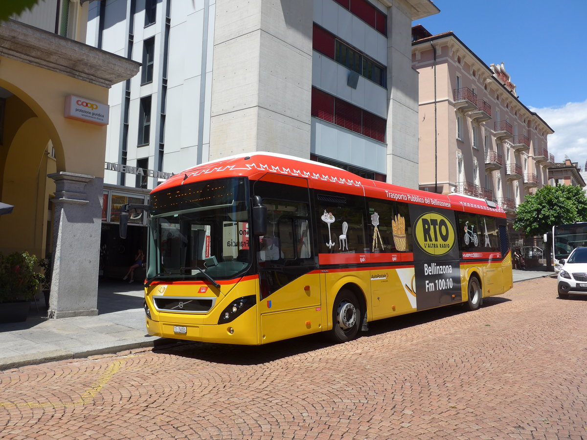 (193'860) - AutoPostale Ticino - TI 74'055 - Volvo am 9. Juni 2018 beim Bahnhof Bellinzona