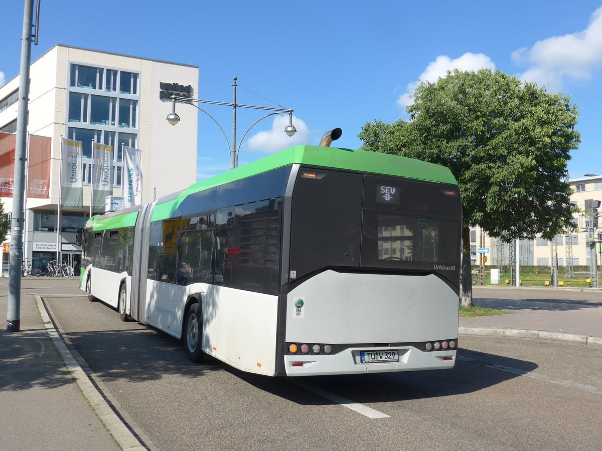 (194'140) - Weiss, Rottenburg - T�-W 329 - Solaris am 18. Juni 2018 beim Bahnhof Freiburg
