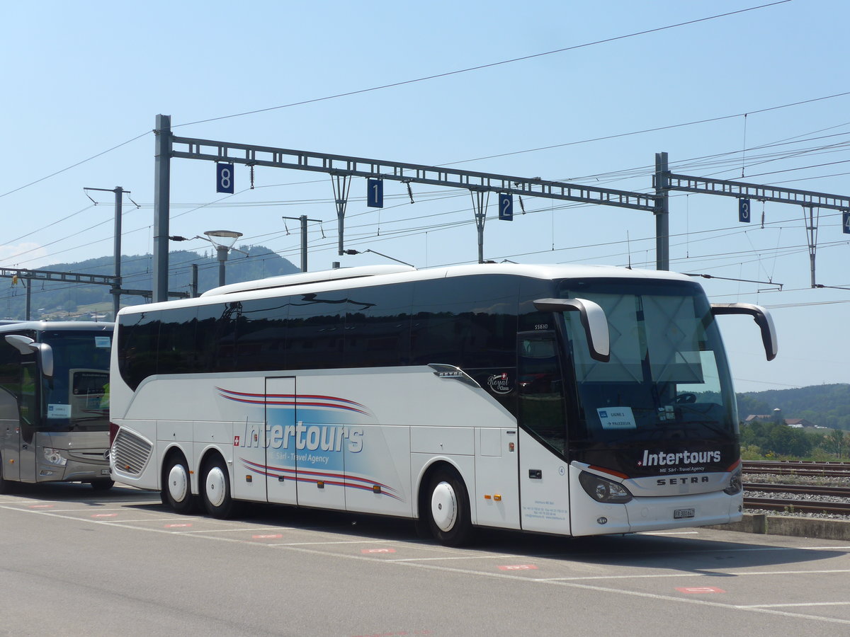 (195'568) - Intertours, Domdidier - Nr. 4/FR 300'647 - Setra am 5. August 2018 beim Bahnhof Pal�zieux