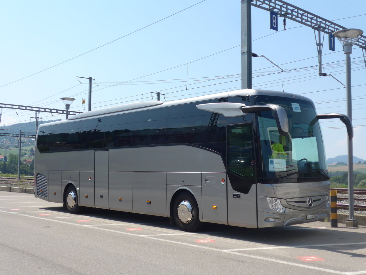 (195'569) - Intertours, Domdidier - FR 300'655 - Mercedes am 5. August 2018 beim Bahnhof Pal�zieux