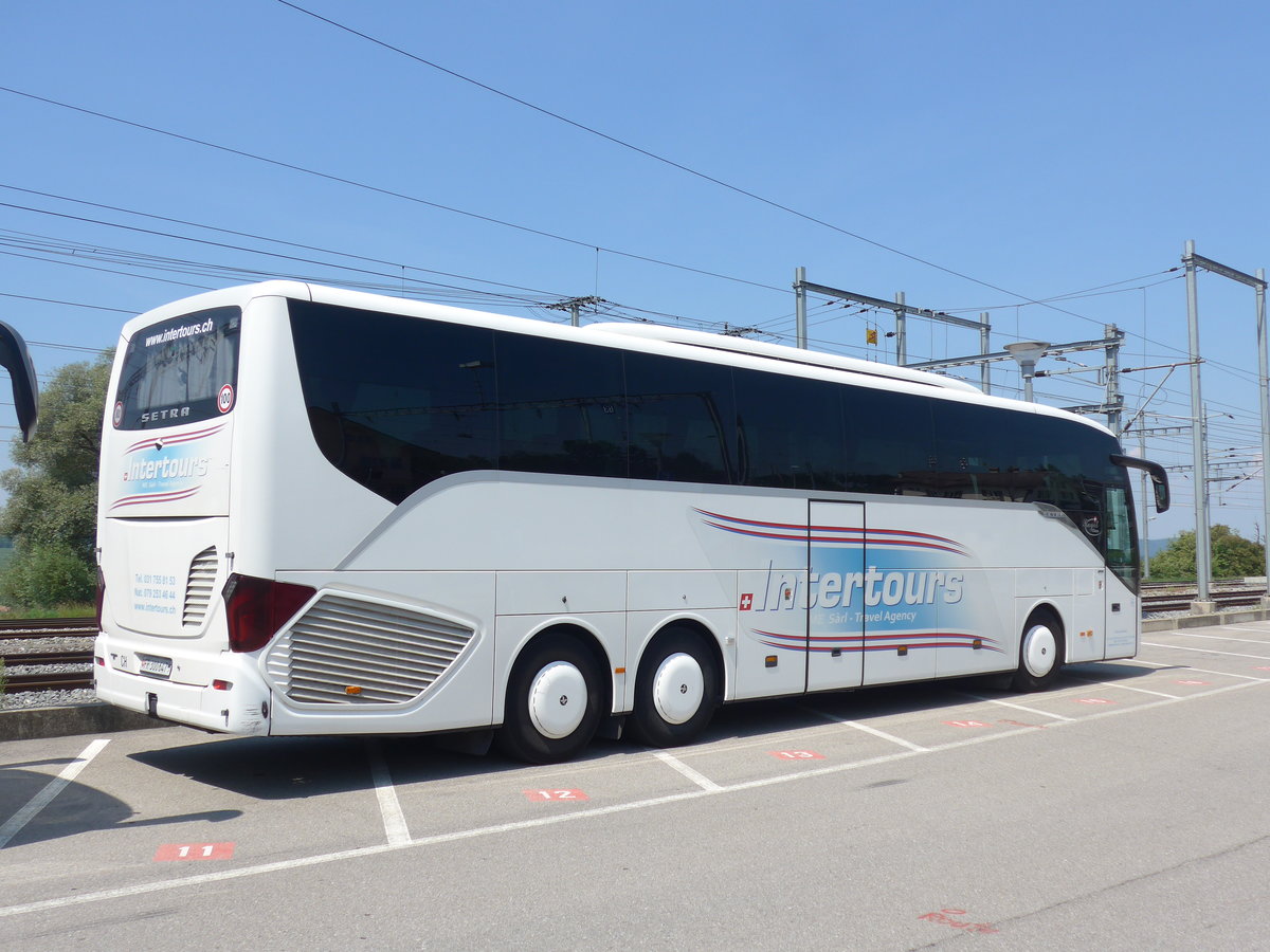 (195'570) - Intertours, Domdidier - Nr. 4/FR 300'647 - Setra am 5. August 2018 beim Bahnhof Pal�zieux