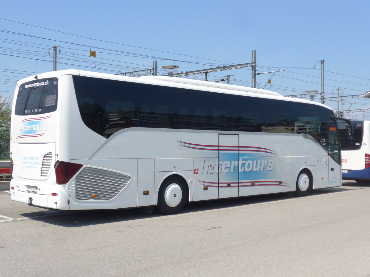 (195'578) - Intertours, Domdidier - FR 300'652 - Setra am 5. August 2018 beim Bahnhof Pal�zieux