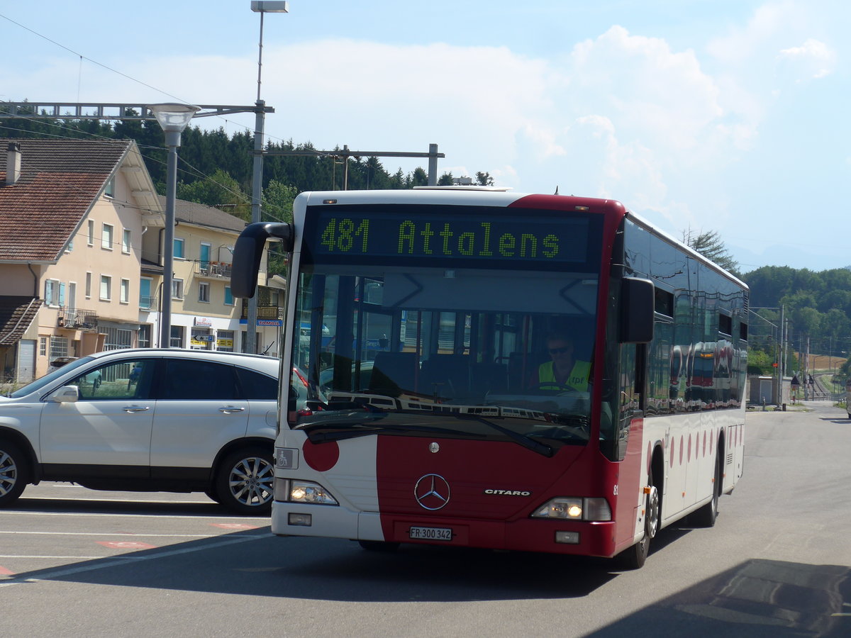 (195'607) - TPF Fribourg - Nr. 81/FR 300'342 - Mercedes am 5. August 2018 beim Bahnhof Pal�zieux
