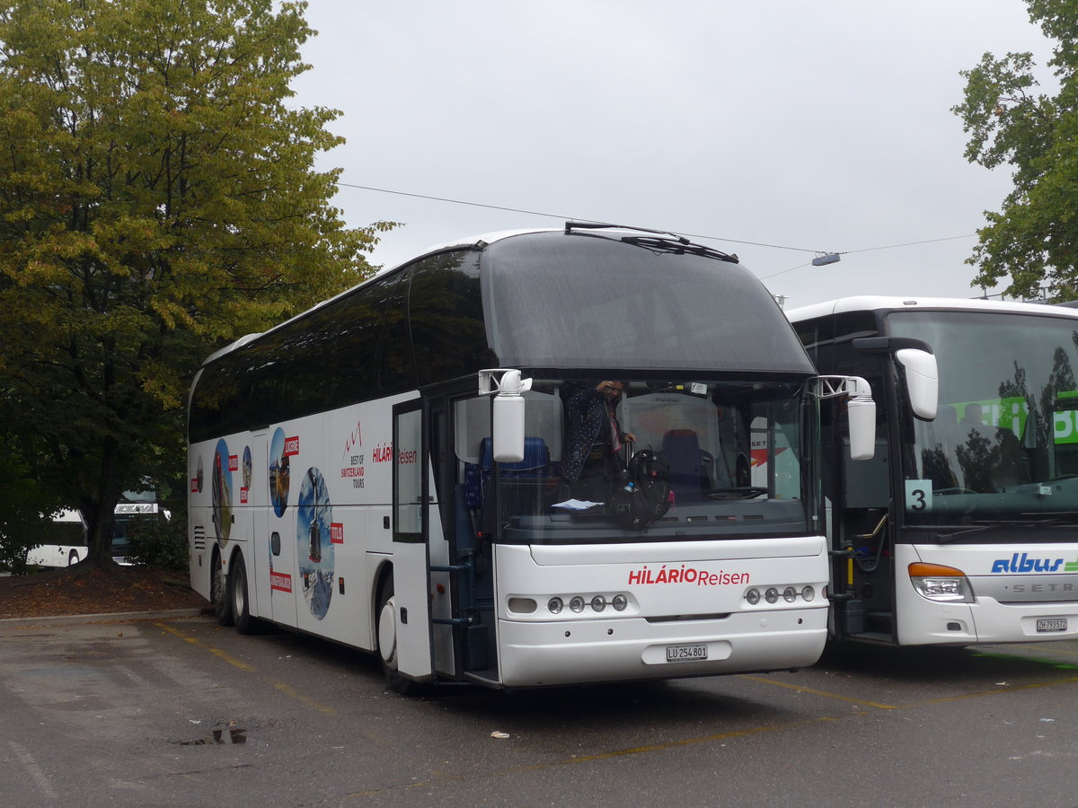 (196'244) - Hil�rio, Sch�tz - LU 254'801 - Neoplan am 1. September 2018 in Z�rich, Sihlquai