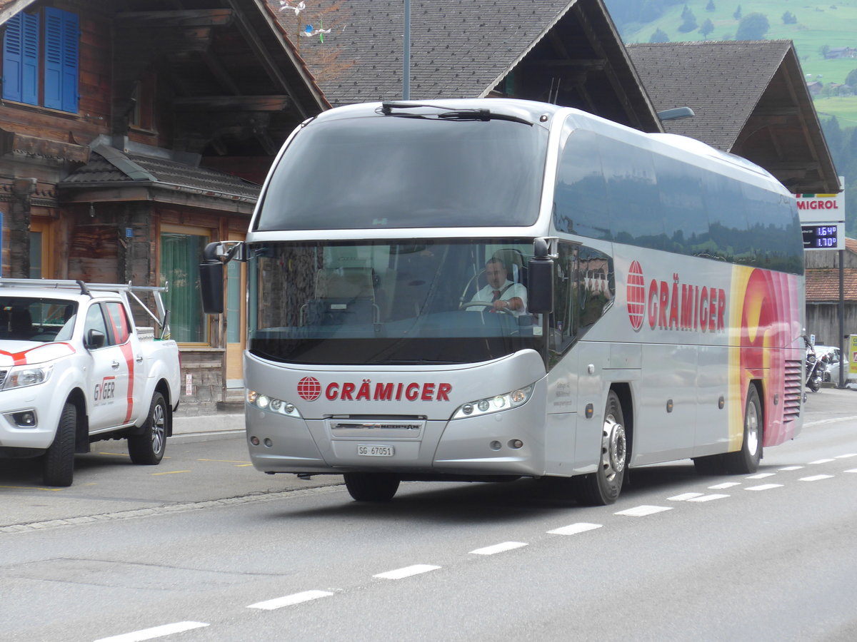 (196'455) - Gr�miger, B�tschwil - SG 67'051 - Neoplan am 2. September 2018 beim Bahnhof Reichenbach