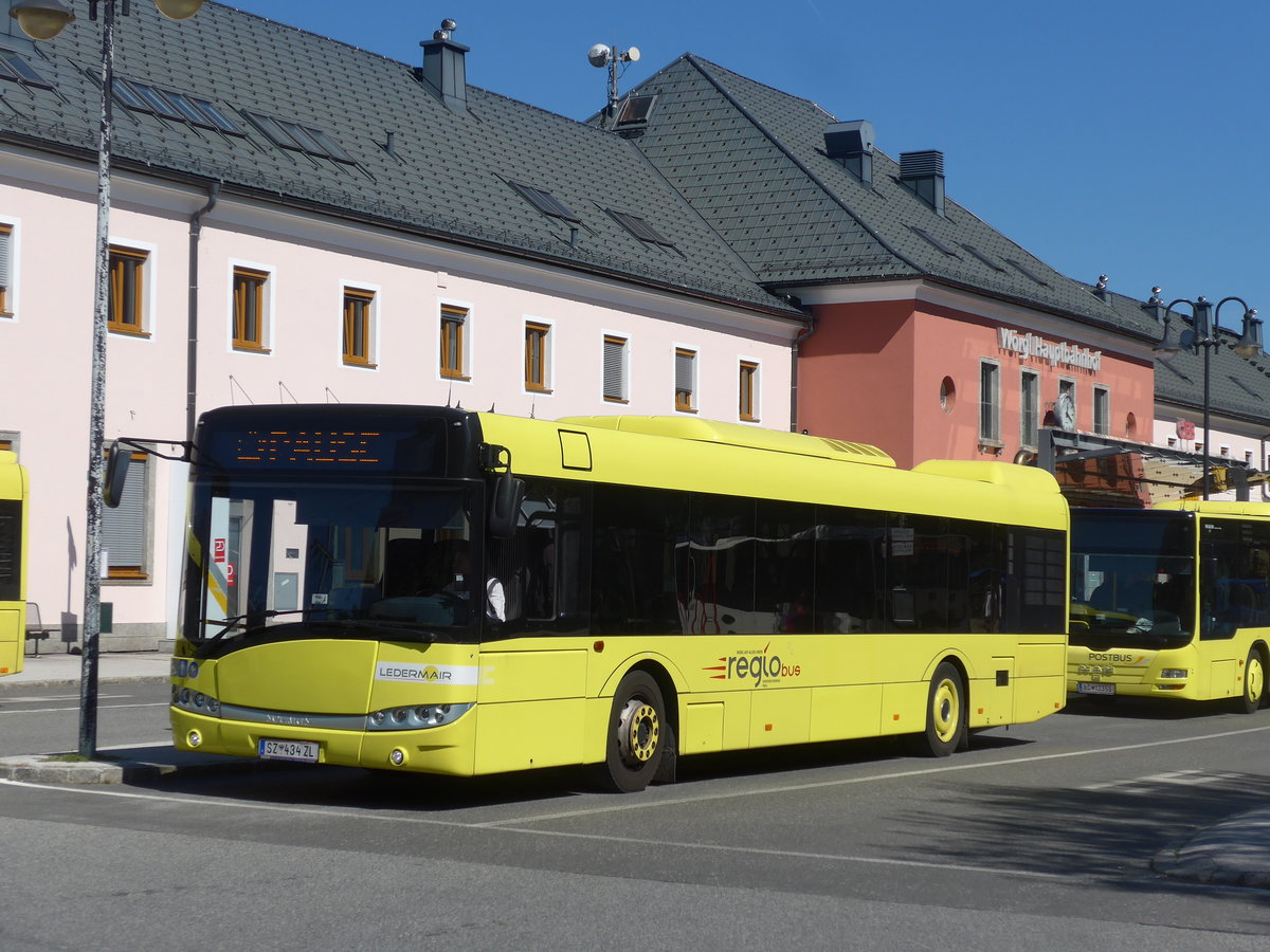 (196'950) - Ledermair, Schwaz - SZ 434 ZL - Solaris am 12. September 2018 beim Bahnhof W�rgl