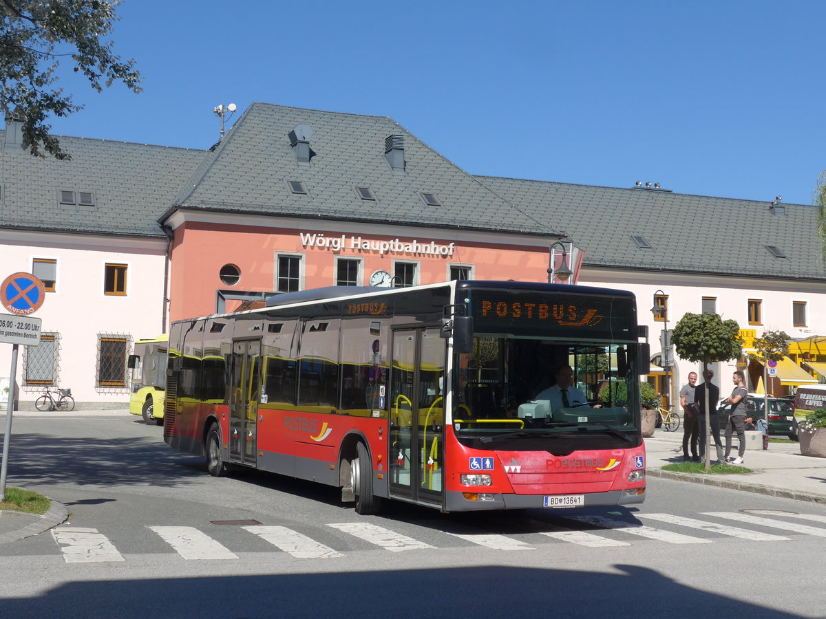 (196'956) - PostBus - BD 13'641 - MAN am 12. September 2018 beim Bahnhof W�rgl