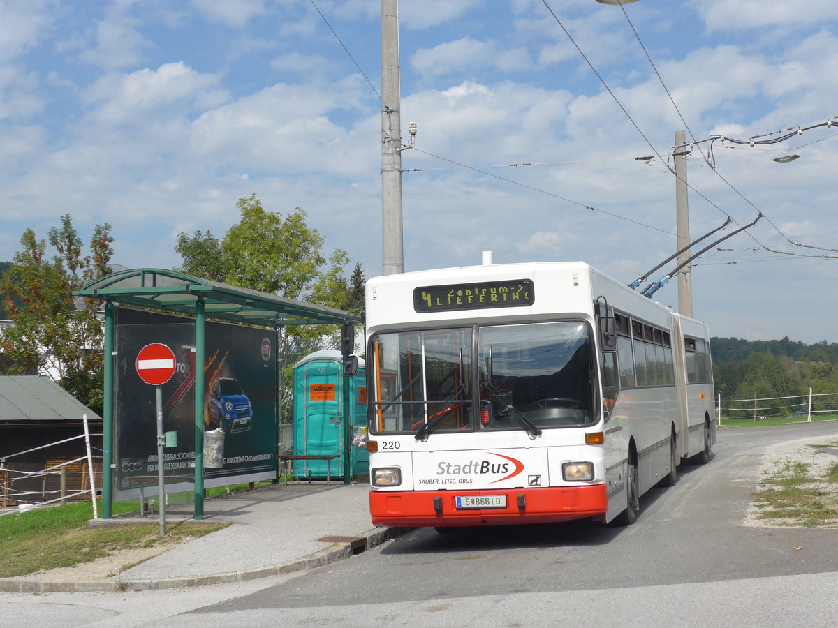 (197'161) - StadtBus, Salzburg (POS) - Nr. 220/S 866 LD - Gr�f&Stift Gelenktrolleybus (ex MVG Karpfenberg Nr. 25) am 13. September 2018 in Mayrwies, Daxluegstrasse