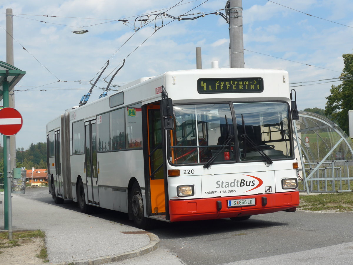 (197'162) - StadtBus, Salzburg (POS) - Nr. 220/S 866 LD - Gr�f&Stift Gelenktrolleybus (ex MVG Karpfenberg Nr. 25) am 13. September 2018 in Mayrwies, Daxluegstrasse