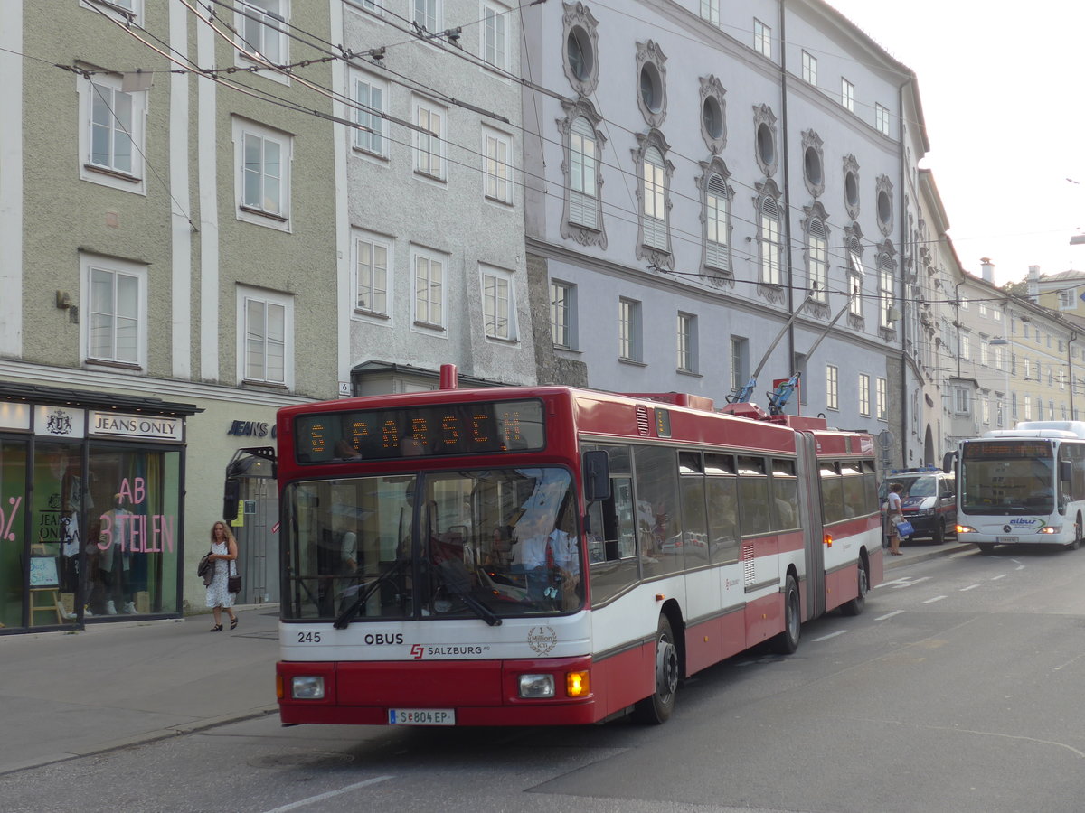 (197'391) - OBUS Salzburg - Nr. 245/S 804 EP - Gr�f&Stift Gelenktrolleybus (ex Nr. 9765) am 13. September 2018 in Salzburg, Rathaus
