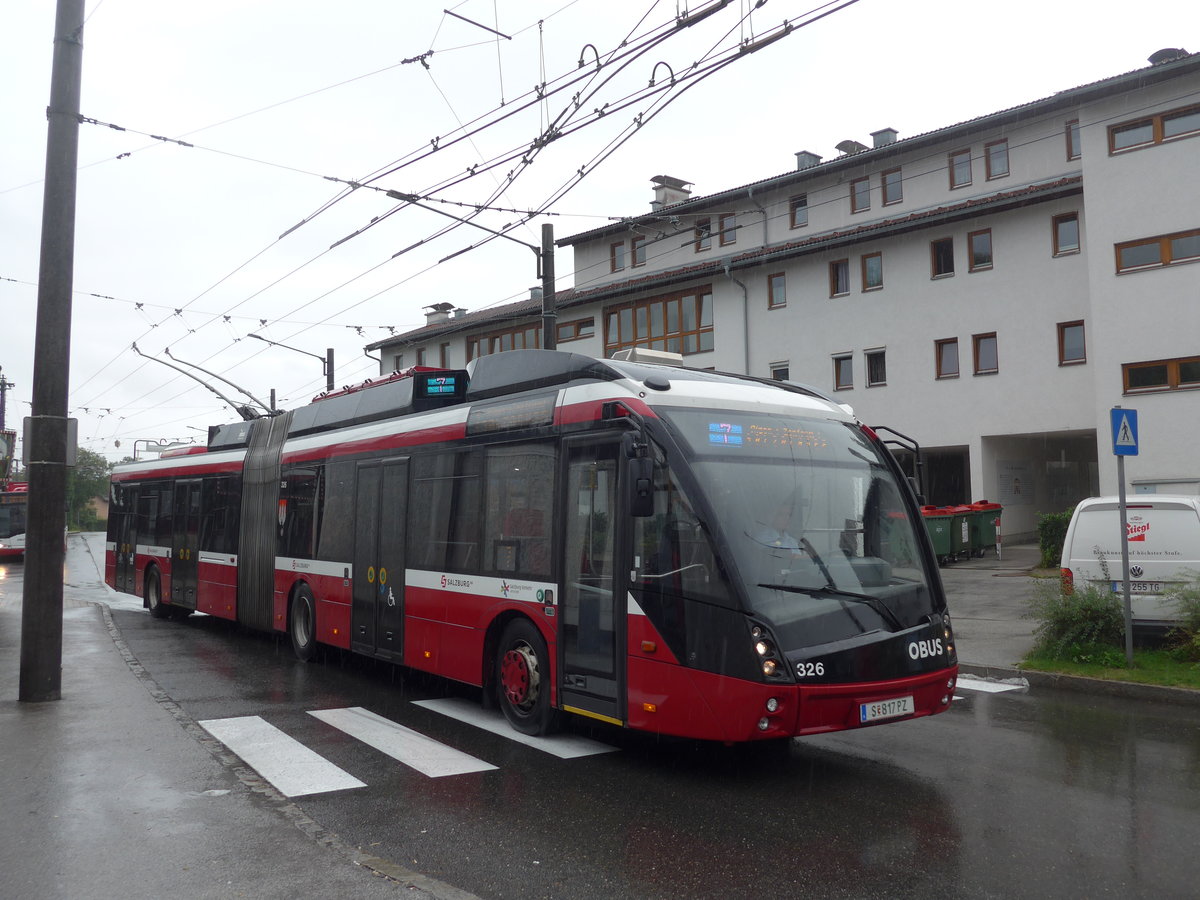 (197'406) - OBUS Salzburg - Nr. 326/S 817 PZ - Solaris Gelenktrolleybus am 14. September 2018 beim Bahnhof Salzburg S�d