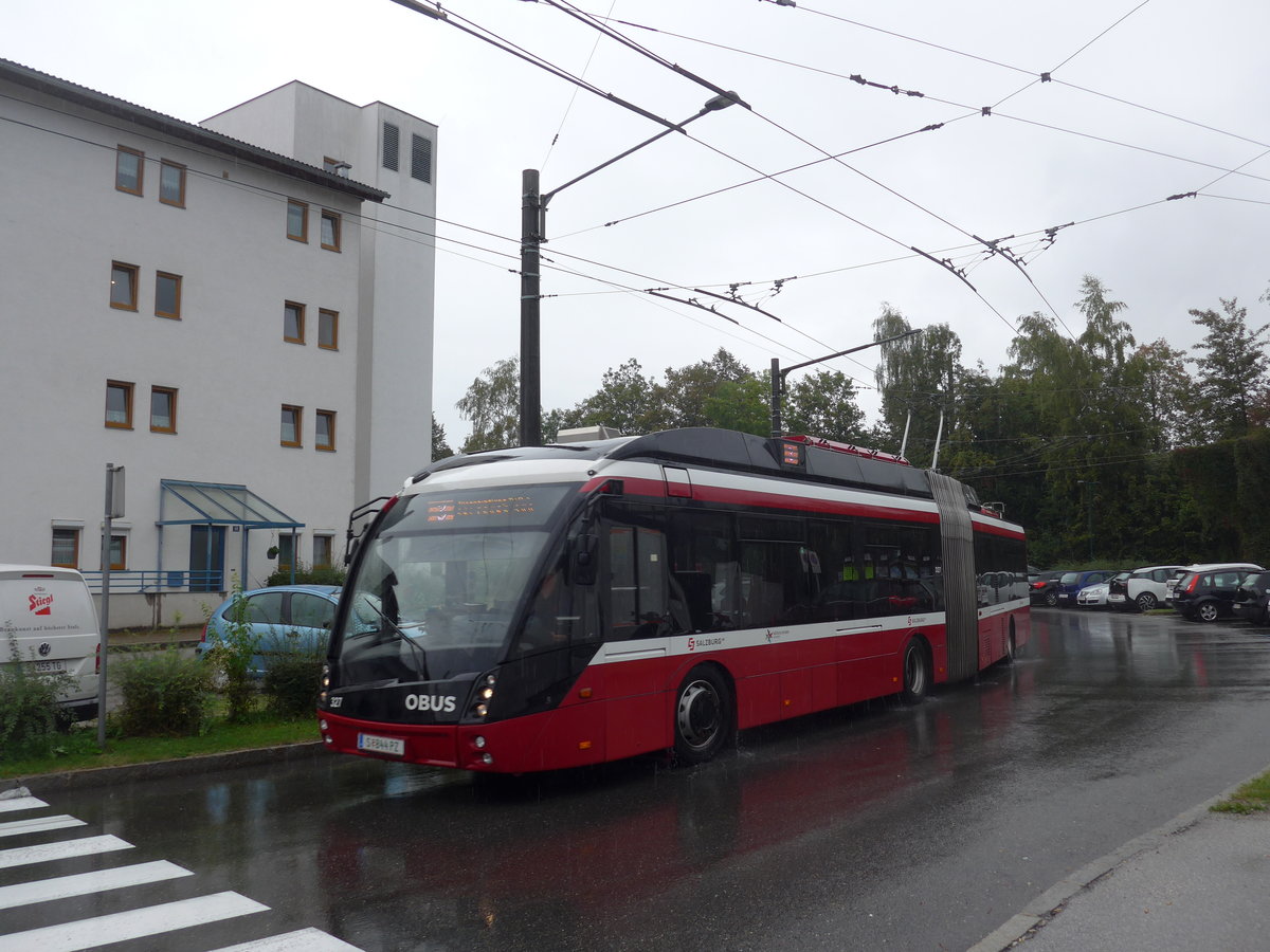 (197'408) - OBUS Salzburg - Nr. 327/S 844 PZ - Solaris Gelenktrolleybus am 14. September 2018 beim Bahnhof Salzburg S�d