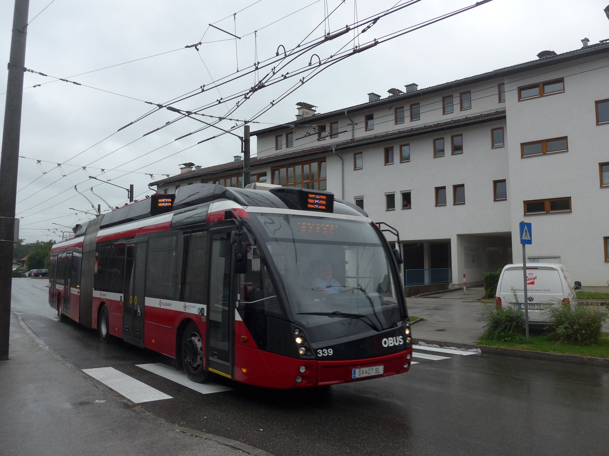 (197'441) - OBUS Salzburg - Nr. 339/S 427 SL - Solaris Gelenktrolleybus am 14. September 2018 beim Bahnhof Salzburg S�d