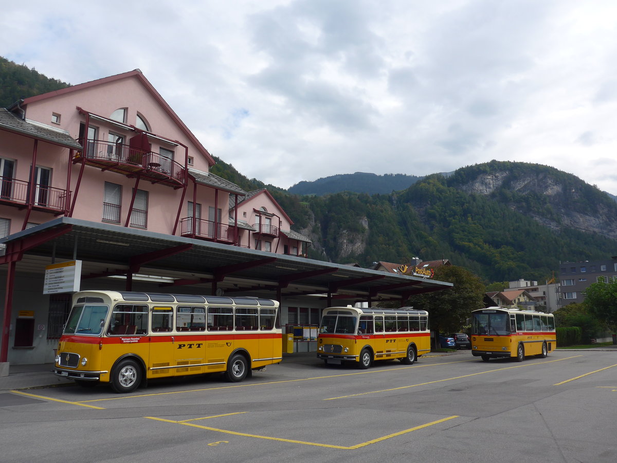 (197'707) - M�ller, Ennetmoos - NW 23'167 - FBW/Gangloff (ex Rentsch, Gunten; ex P 23'203; ex P 21'003) + Frutig, Birmensdorf - ZH 560'883 - FBW/FHS (ex P 23'217) + Schmid, Th�rishaus - BE 26'206 - Saurer/T�scher (ex P 24'244) am 16. September 2018 in Meiringen, Postautostation