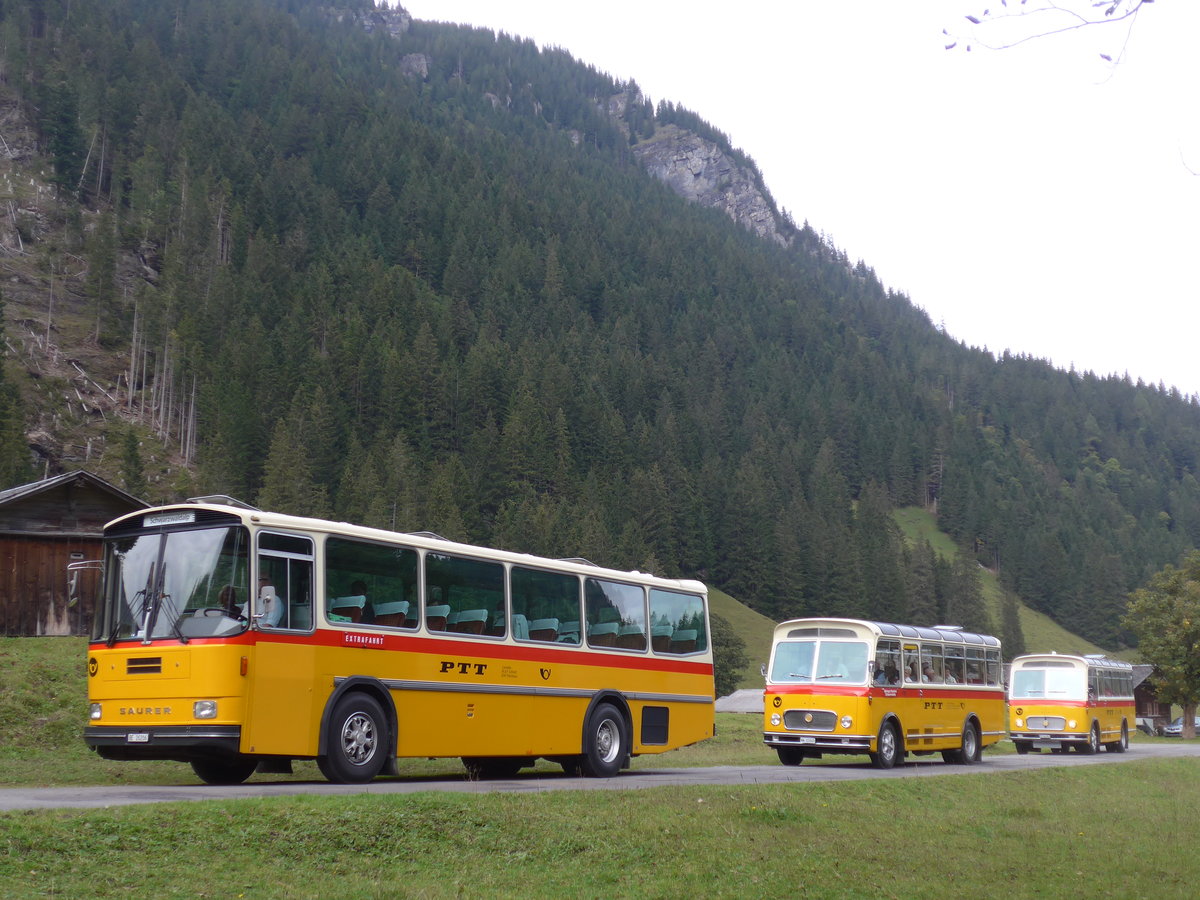 (197'787) - Schmid, Th�rishaus - BE 26'206 - Saurer/T�scher (ex P 24'244) + M�ller, Ennetmoos - NW 23'167 - FBW/Gangloff (ex Rentsch, Gunten; ex P 23'203; ex P 21'003) + Frutig, Birmensdorf - ZH 560'883 - FBW/FHS (ex P 23'217) am 16. September 2018 in Gschwandtenmaad
