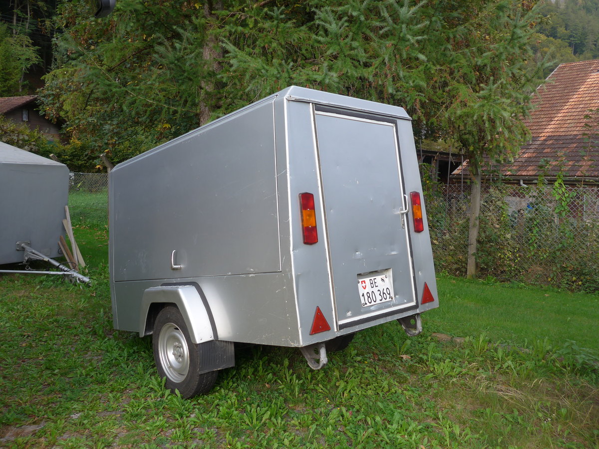 (197'869) - AVG Meiringen - BE 180'369 - Gowa Gep�ckanh�nger (ex P 30'063) am 16. September 2018 in Meiringen, Garage