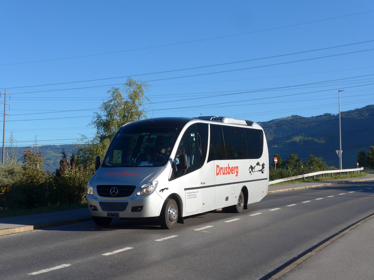 (198'139) - Schelbert, Einsiedeln - SZ 5295 - Mercedes/UNVI am 13. Oktober 2018 in Bilten, Sch�niserstrasse