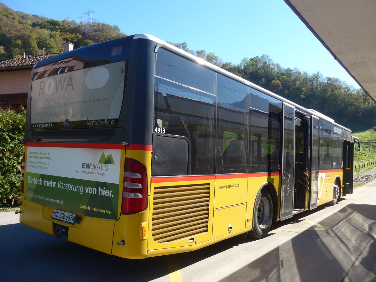 (198'240) - PostAuto Ostschweiz - SG 396'687 - Mercedes am 13. Oktober 2018 beim Bahnhof Ziegelbr�cke