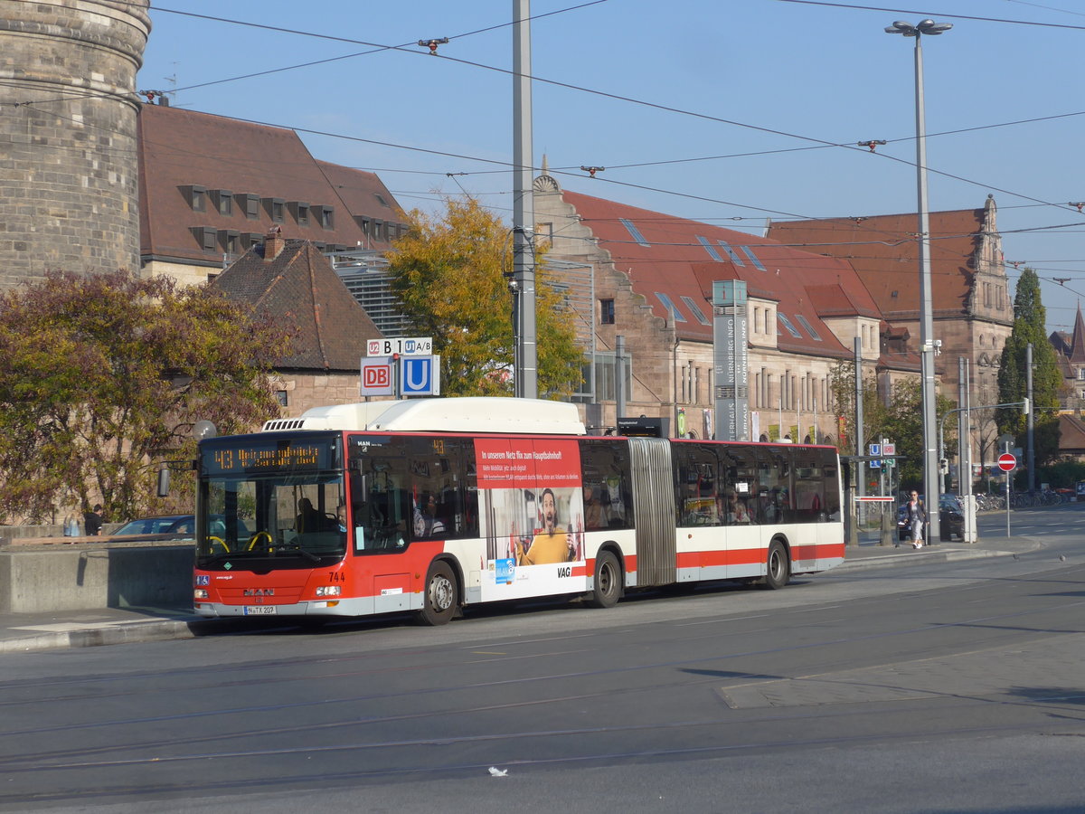 (198'357) - VAG N�rnberg - Nr. 744/N-TX 207 - MAN am 17. Oktober 2018 beim Hauptbahnhof N�rnberg