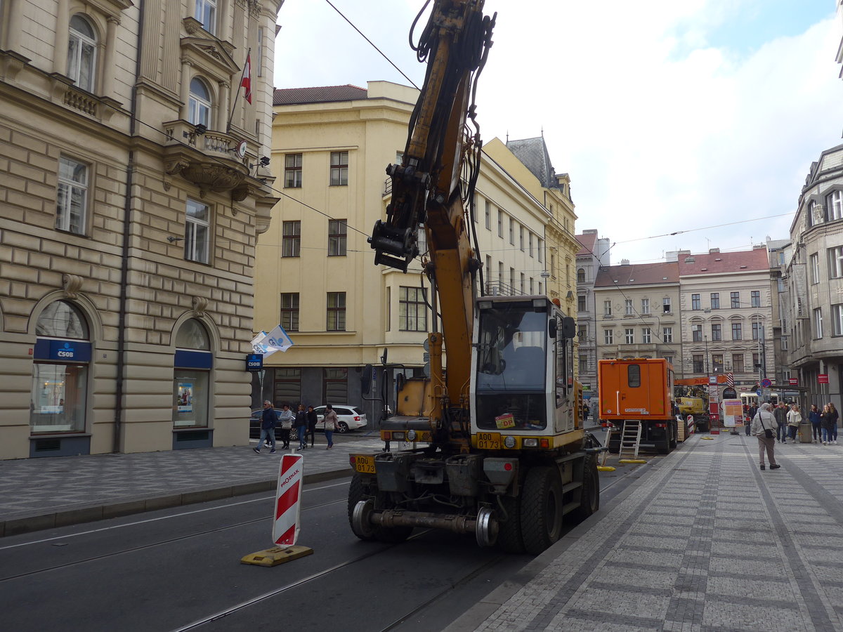 (198'868) - DPP Praha - AOO 01-73 - Liebherr am 20. Oktober 2018 in Praha, Lazarask�