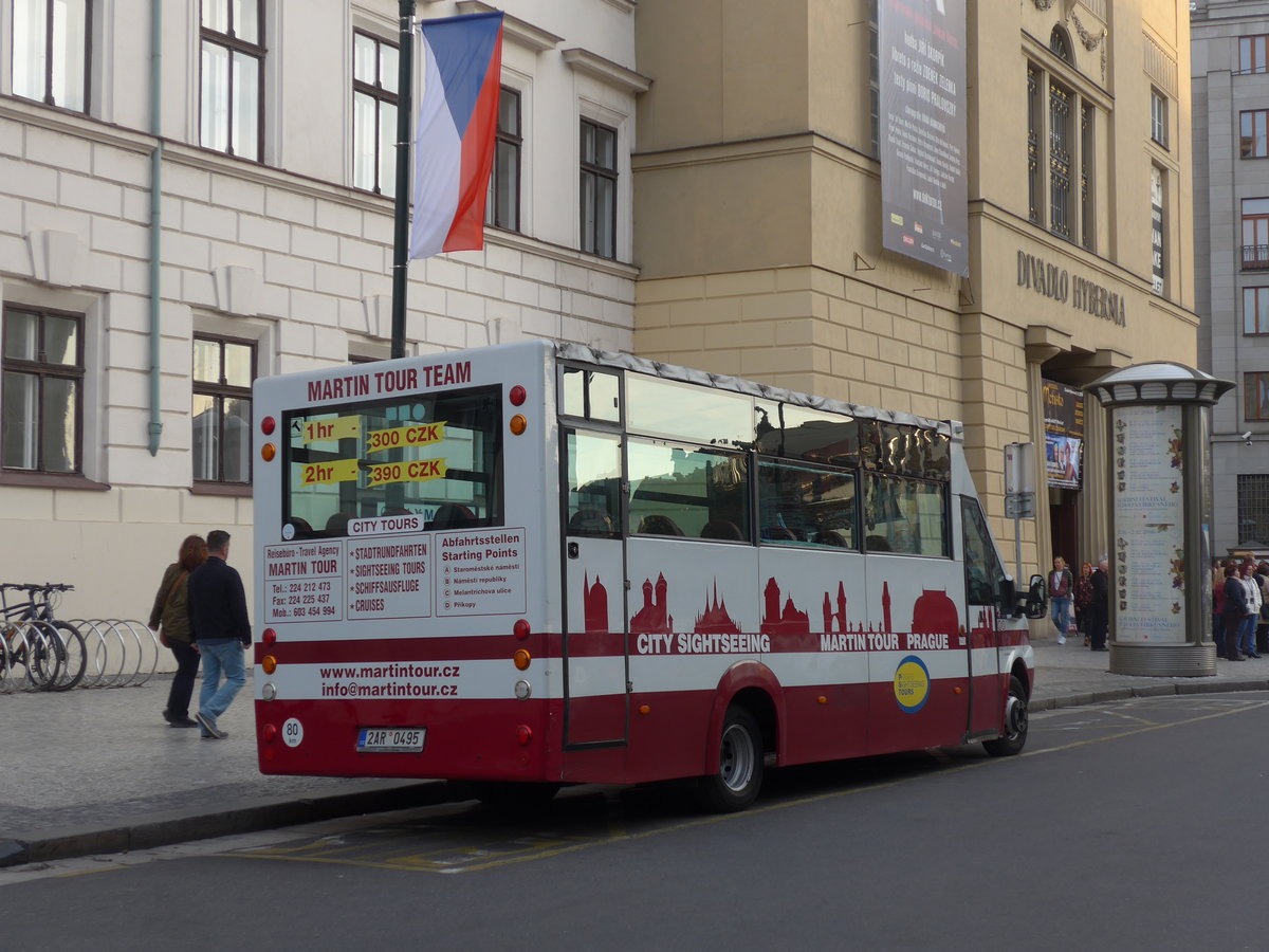 (198'899) - Martin Tour, Praha - 2AR 0495 - Iveco/MAVE am 20. Oktober 2018 in Praha, Na Pr�kope