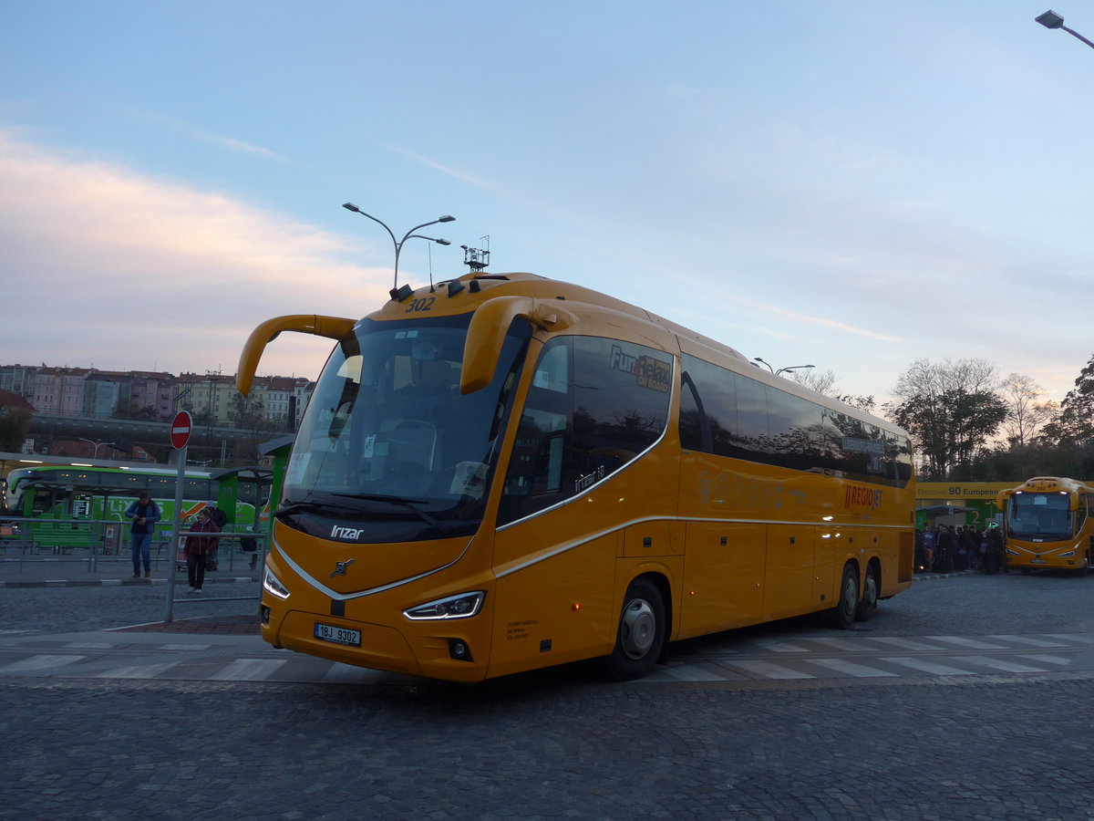(198'930) - Student Agency, Brno - Nr. 302/1BJ 9302 - Volvo/Irizar am 20. Oktober 2018 in Praha, Florenc