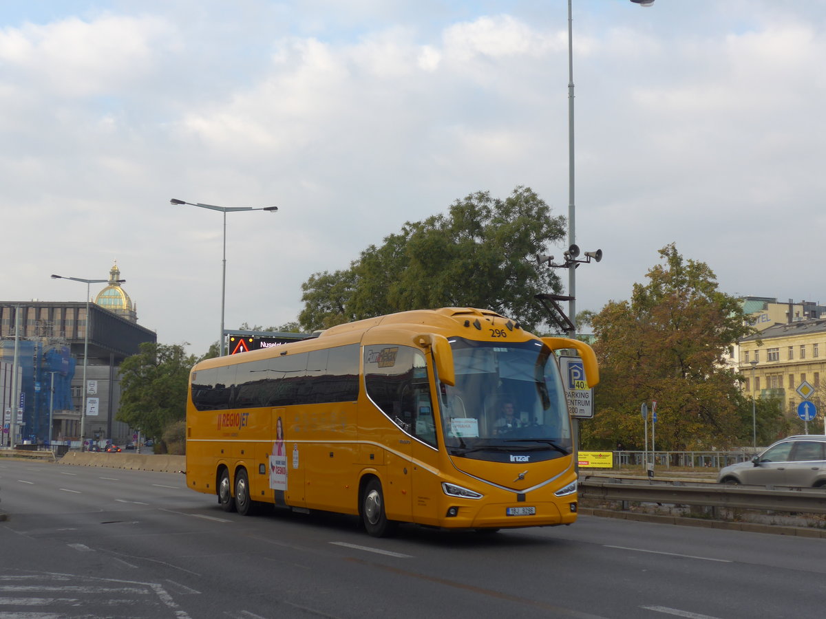 (198'949) - Student Agency, Brno - Nr. 296/1BJ 9296 - Volvo/Irizar am 21. Oktober 2018 in Praha, Hlavn� N�draz�