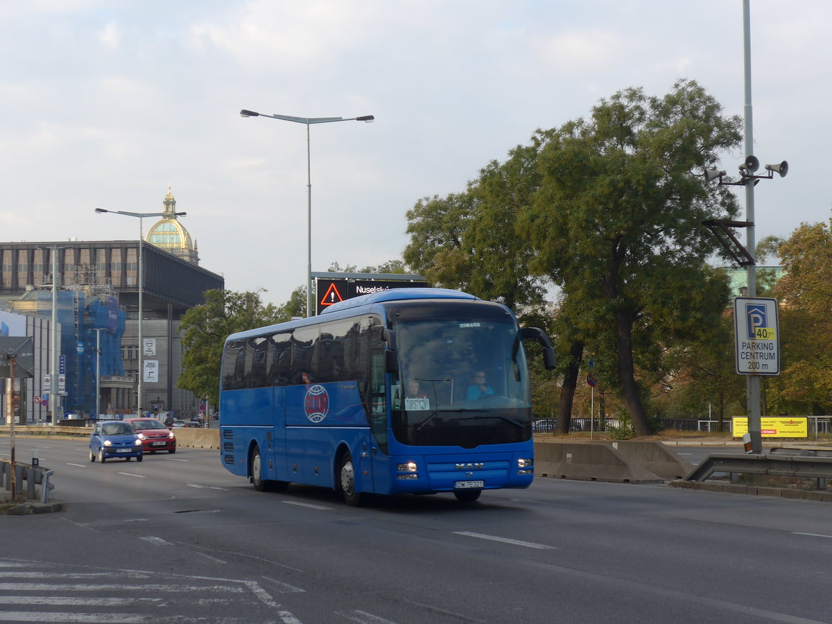 (198'950) - Aus Polen: ELTUR - DW 7E321 - MAN am 21. Oktober 2018 in Praha, Hlavn� N�draz�