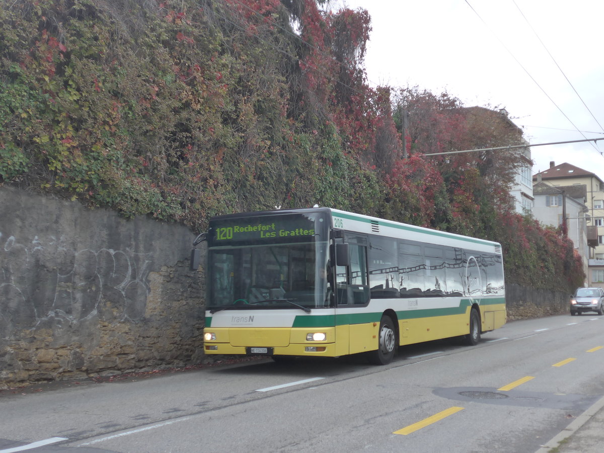 (198'993) - transN, La Chaux-de-Fonds - Nr. 206/NE 114'206 - MAN (ex TN Neuch�tel Nr. 206) am 28. Oktober 2018 beim Bahnhof Neuch�tel