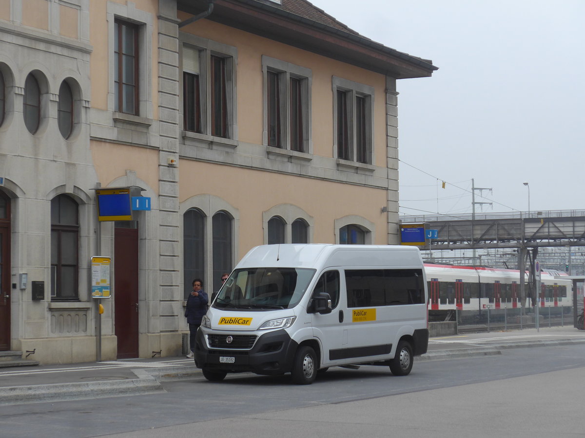 (199'196) - CarPostal Ouest - JU 35'182 - Fiat am 4. November 2018 beim Bahnhof Del�mont