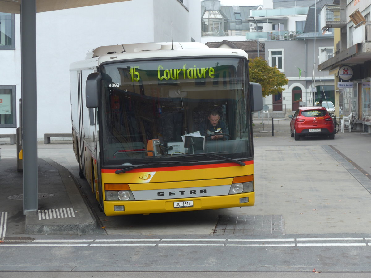 (199'256) - CarPostal Ouest - JU 1319 - Setra (ex Stucki, Porrentruy Nr. 21) am 4. November 2018 beim Bahnhof Del�mont