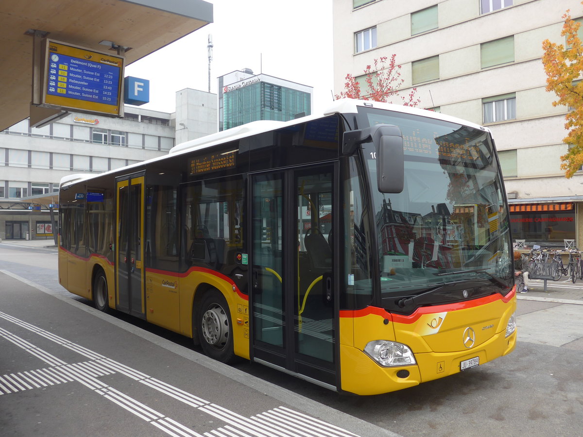 (199'260) - CarPostal Ouest - JU 39'789 - Mercedes am 4. November 2018 beim Bahnhof Del�mont